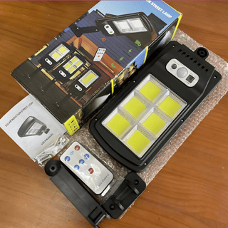Lampă Solară Stradală cu Panouri Multiple și Telecomandă